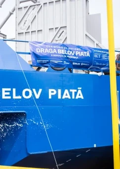 The Belov Piatã vessel is christened in Aratu Bay